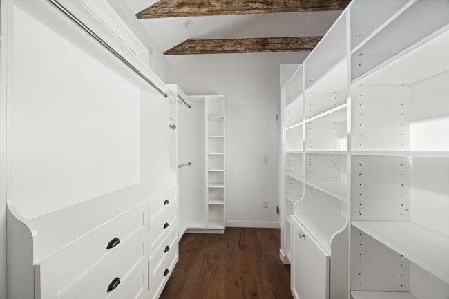 Building Photo - 2813 Military Ave