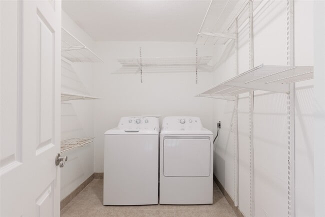 Building Photo - 1210 Westgreen Blvd