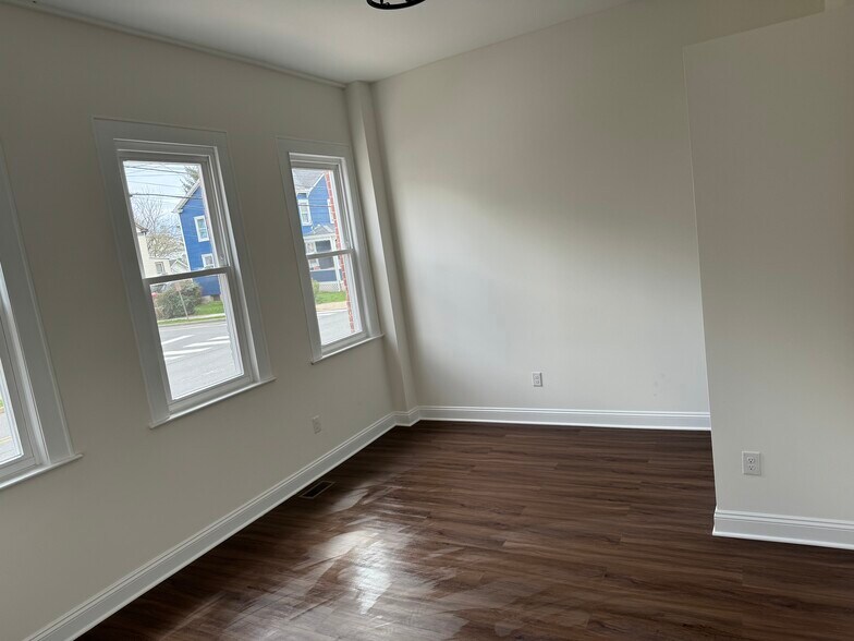 Building Photo - 43 1st Ave