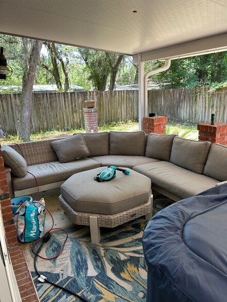 Building Photo - 951 Don Dr