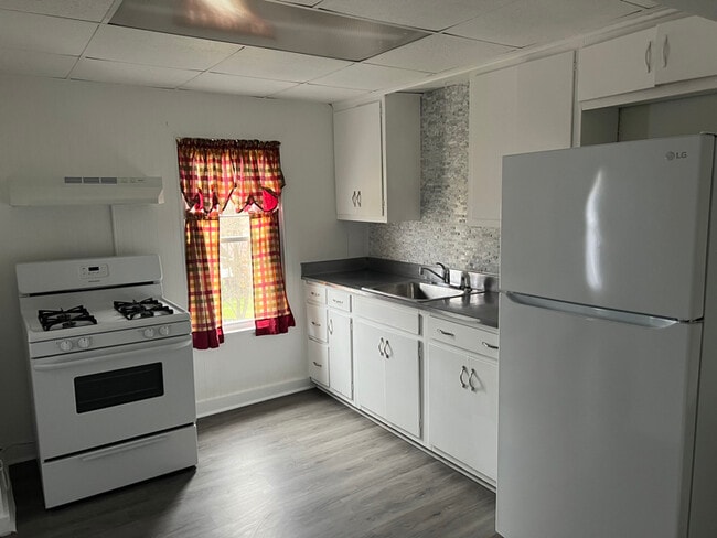 Building Photo - 1300 Stewart St