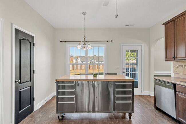 Building Photo - 218 Maidstone Dr