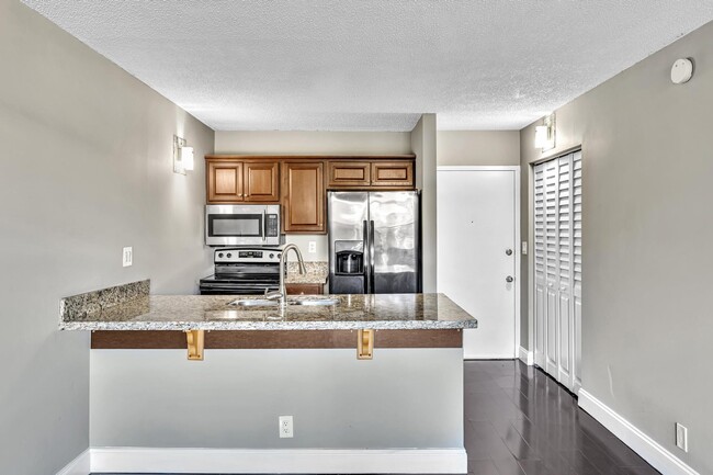 Building Photo - 2701 Riverside Dr