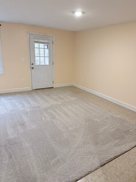 Building Photo - 7 Pleasant Woods