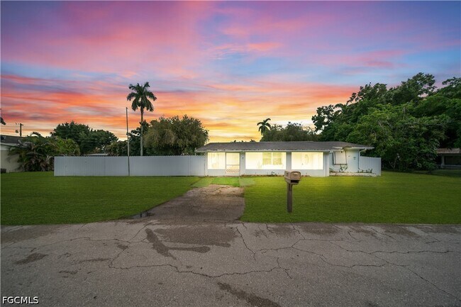 Building Photo - 77 Glenmont Dr W