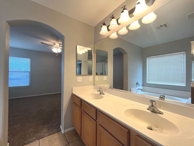 Building Photo - 1847 sq ft, 2 story, 4 Bedroom, 2 1/2 bath, 2 Car Garage home in the Vibrant city of Las Vegas.