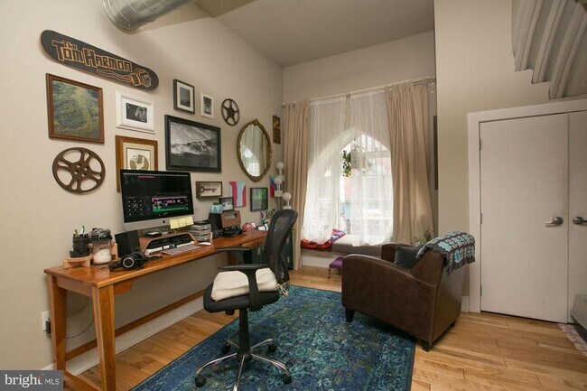 Building Photo - 2701 W Girard Ave