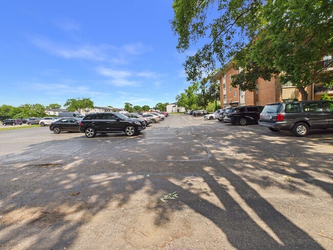 Building Photo - 2210 S Goebbert Rd