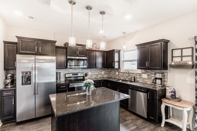 Building Photo - 1106 Eagle's View Dr