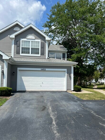 2 car attached garage - 1452 Division Ct