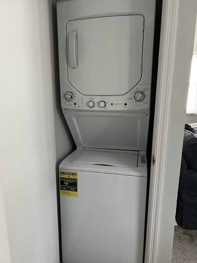 Building Photo - 42 Valley Dr