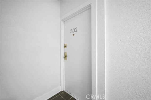 Building Photo - 228 S Kenwood St