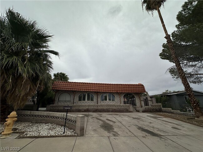 Building Photo - 4646 Fiesta Way