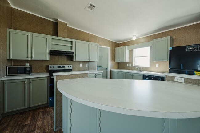 Building Photo - 2423 N Redondo Ave