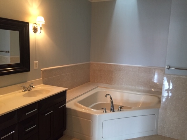 Jacuzzi Tub in Master Bath - 1619 12th St NW