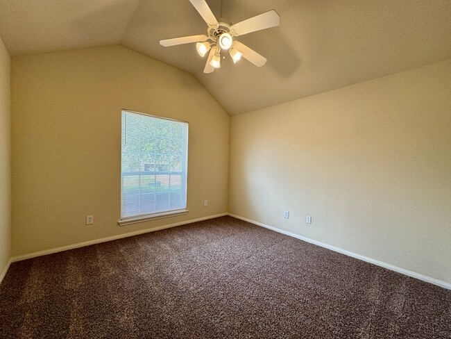 Building Photo - Duplex