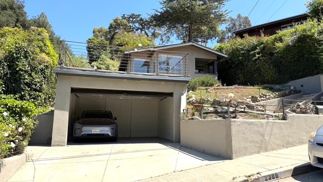 Building Photo - 2306 Teviot St