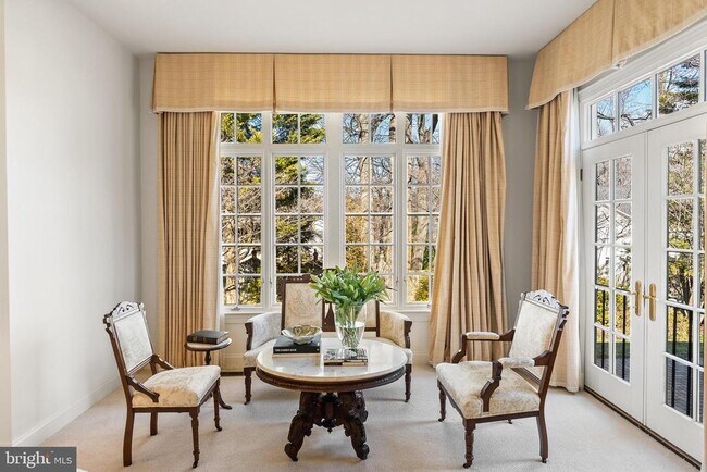 Building Photo - 7440 Old Maple Square