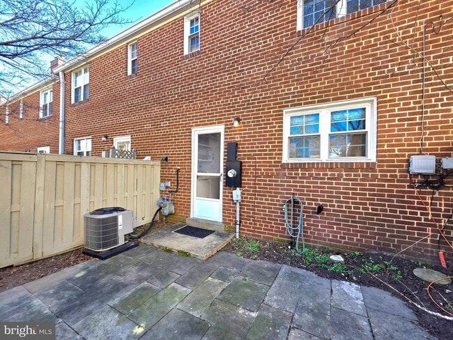 Building Photo - 2510 N Dearing St