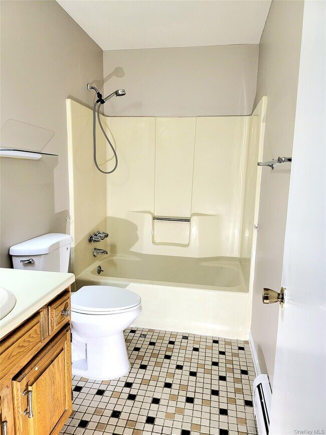 Building Photo - 6 Maple Ave