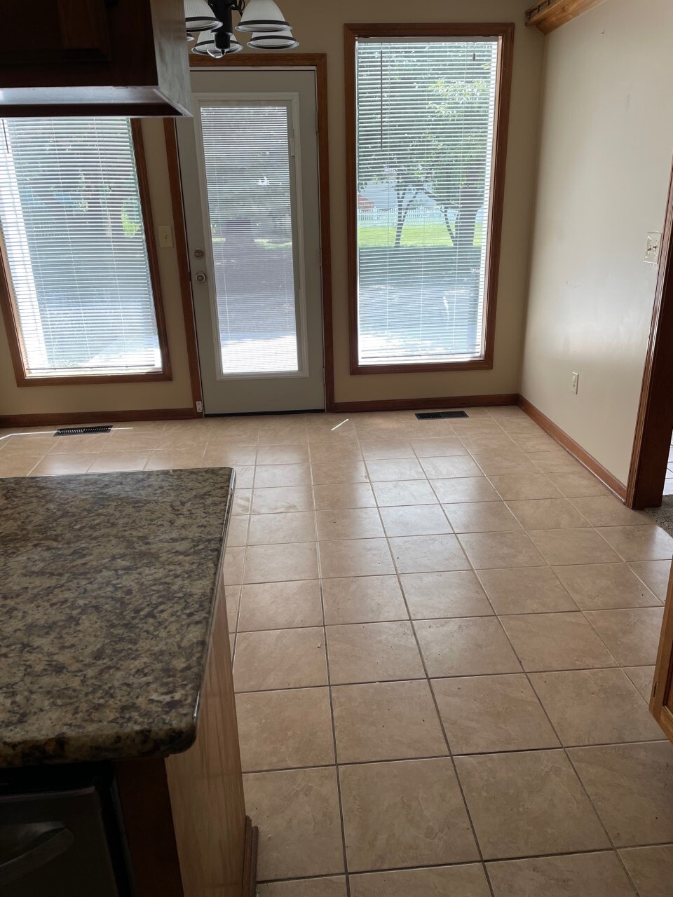 Eat-In Kitchen - 15120 S Blackfeather Dr