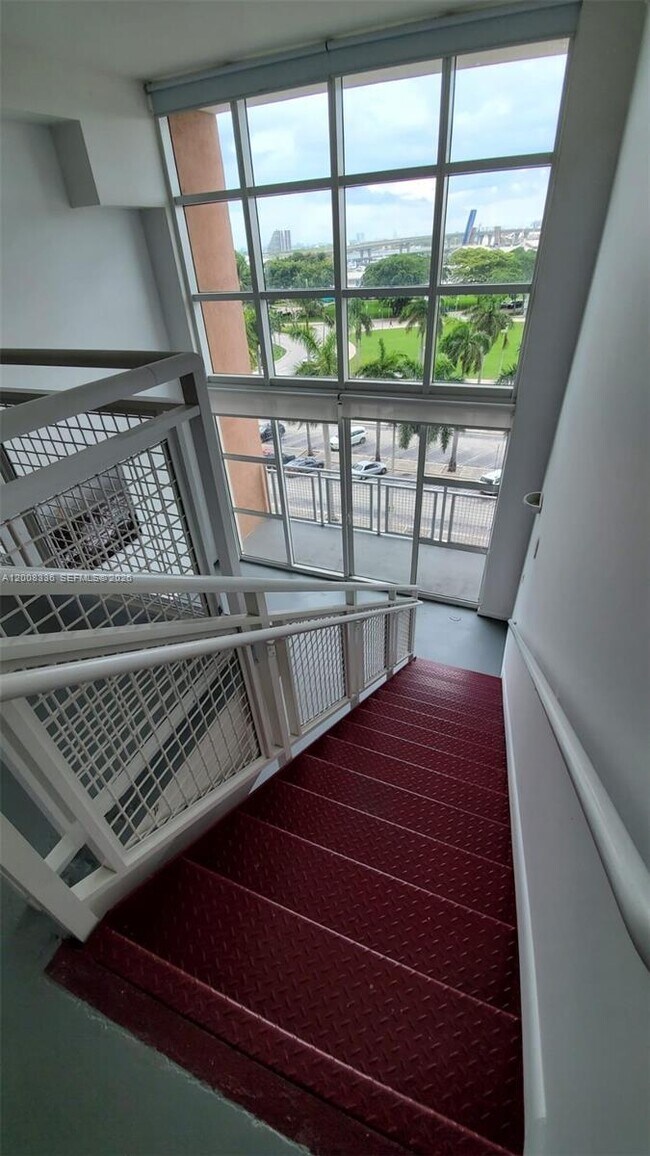 Building Photo - 253 NE 2nd St