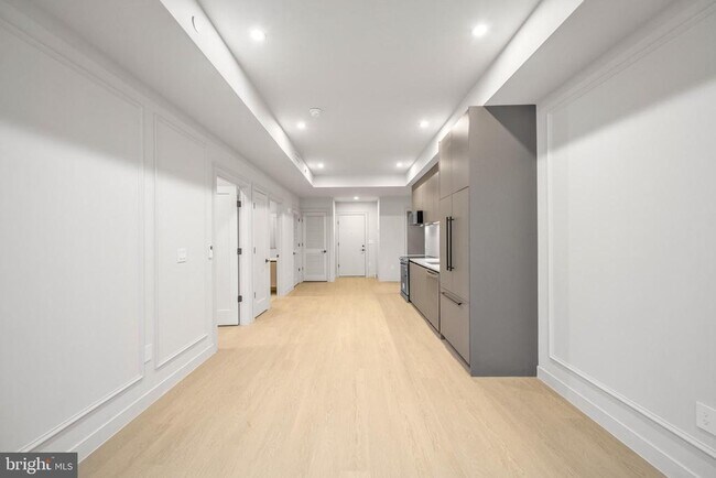 Building Photo - 2121 Ward Pl NW