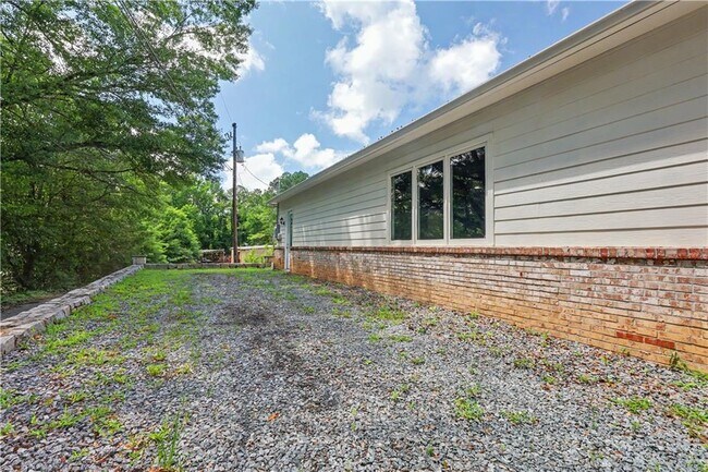 Building Photo - 2909 Jones Mill Rd