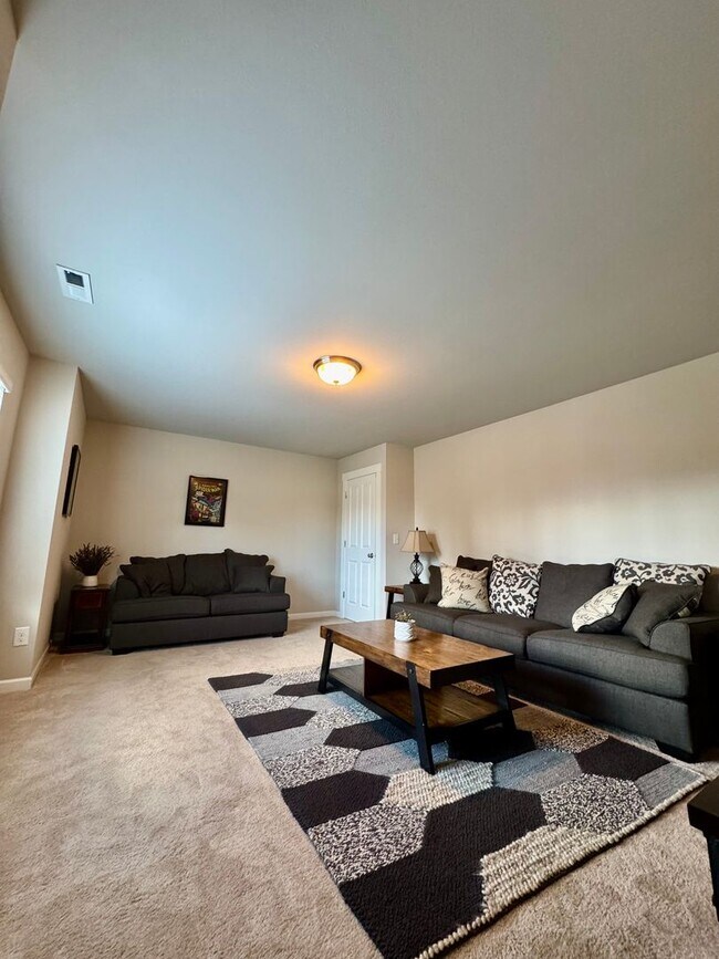 Building Photo - 4 Bedroom Home in Family friendly Cul-de-sac in Maple Valley