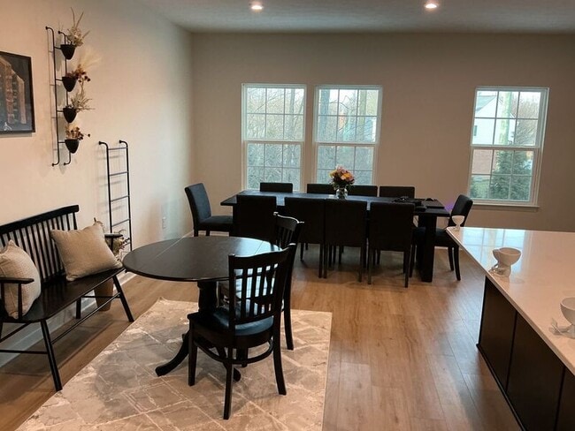 Building Photo - 836 Blackcomb Dr