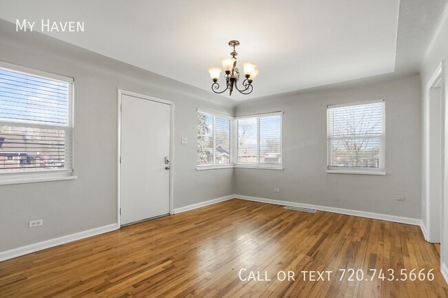 Building Photo - Adorable 2 bedroom unit in Sunnyside