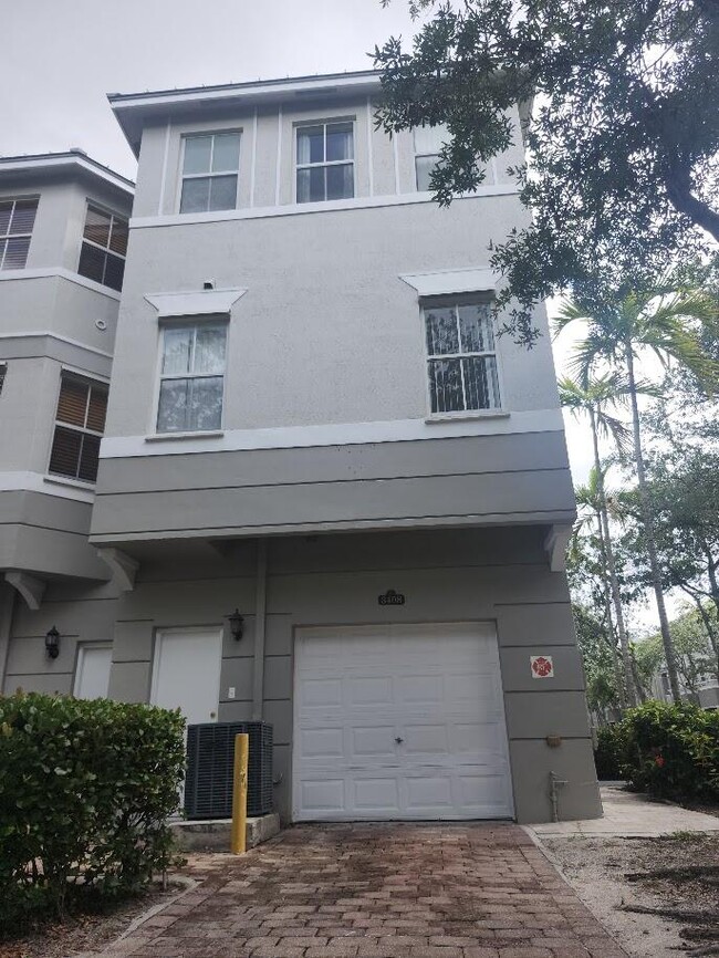 Building Photo - 3408 Shoma Dr