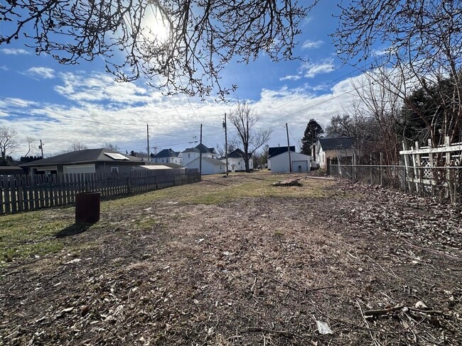 Building Photo - 607 Penn-E