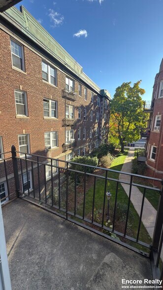 Building Photo - 163 Summer St