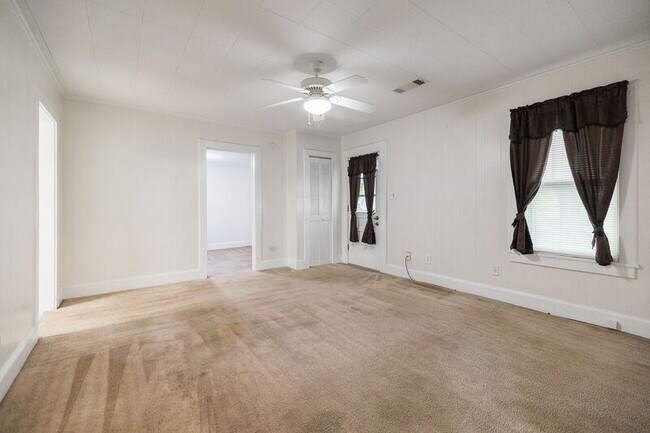 Building Photo - 1242 Hull Rd