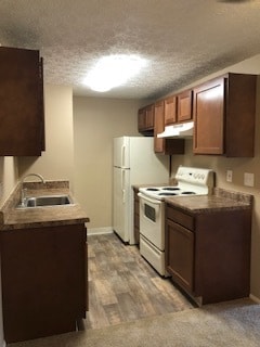 1&2 bedroom garden kitchen - Countryside Apartments