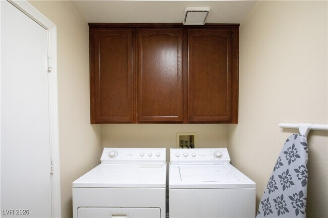 Building Photo - 905 Buffwood Ave