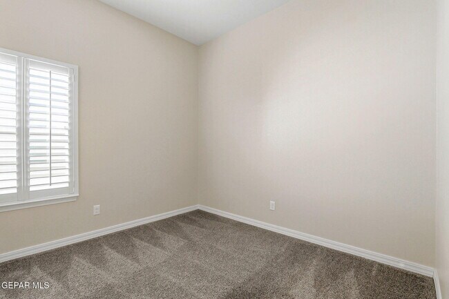 Building Photo - 925 Louisiana Downs Ave