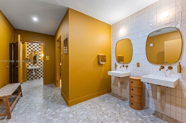 Building Photo - 90 NE 32nd St