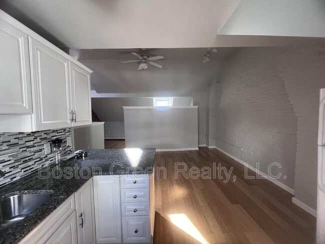 Building Photo - 315 Meridian St