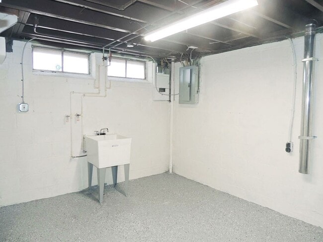 Building Photo - 18201 Hazelwood Ave