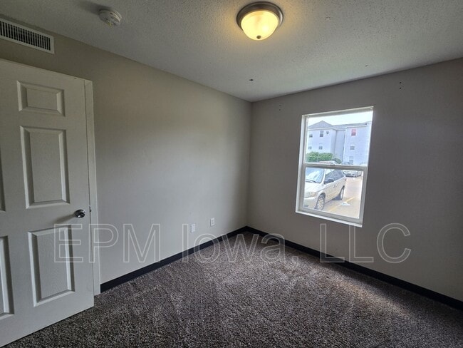 Building Photo - 60 Miller Ave SW