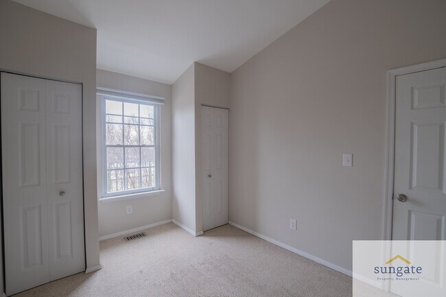 Building Photo - 5 Grandee Ct