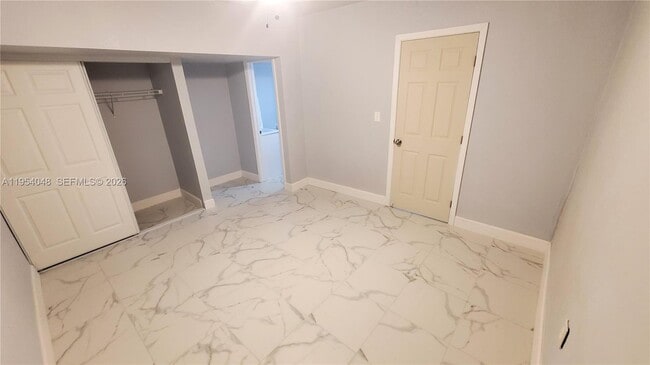 Building Photo - 8613 Beekman Dr