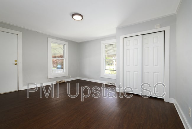 Building Photo - 213 A St
