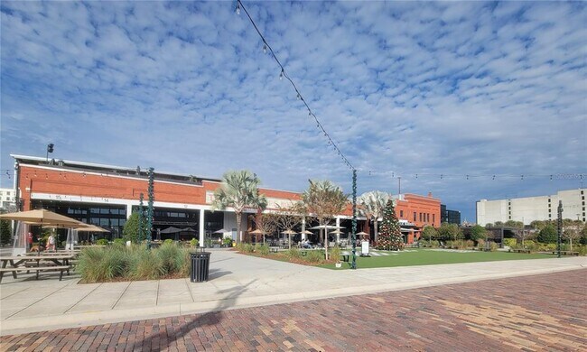 Building Photo - 2603 N Ridgewood Ave