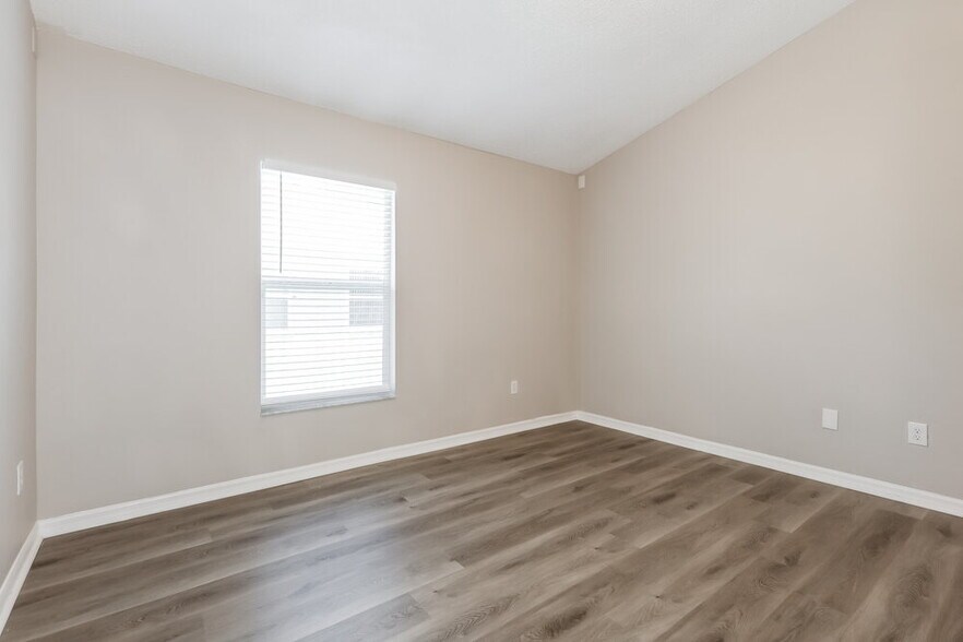 Building Photo - 6646 Summer Cove Dr