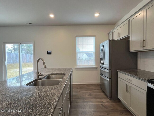 Building Photo - 275 Roberts Pl