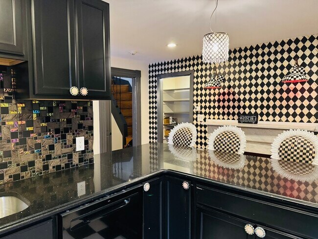 Building Photo - 125 Essex St