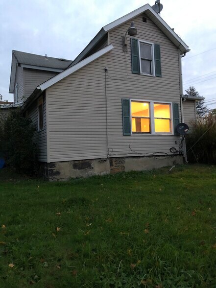 Building Photo - 502 Lucy St